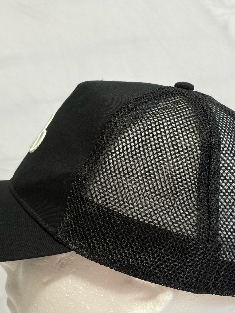 ALO Yoga Black Baseball Cap with White Embroidered Logo - Picture 4 of 10